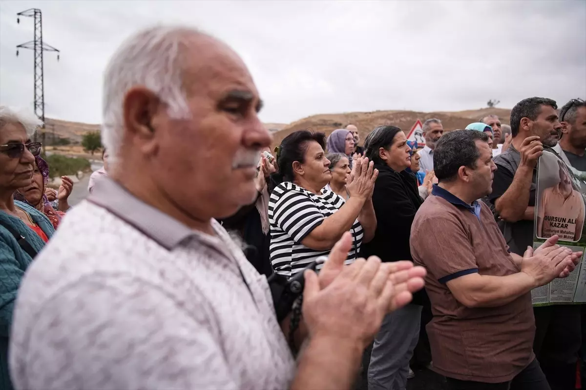 Çiğli'de Çöp Tepkisi: Mahalle Sakinleri Eylem Düzenledi