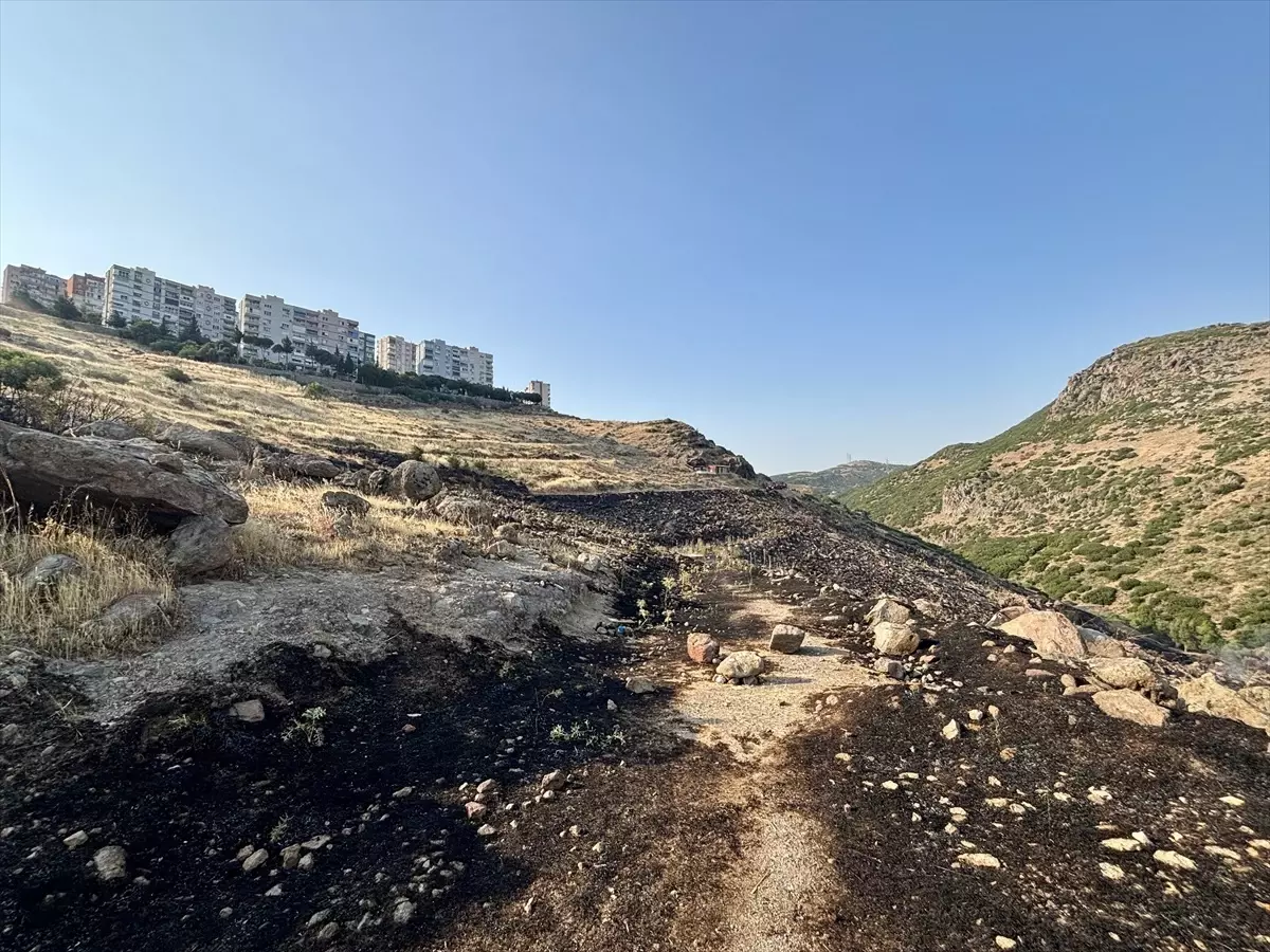 İzmir Çiğli'de Yangın Kontrol Altına Alındı