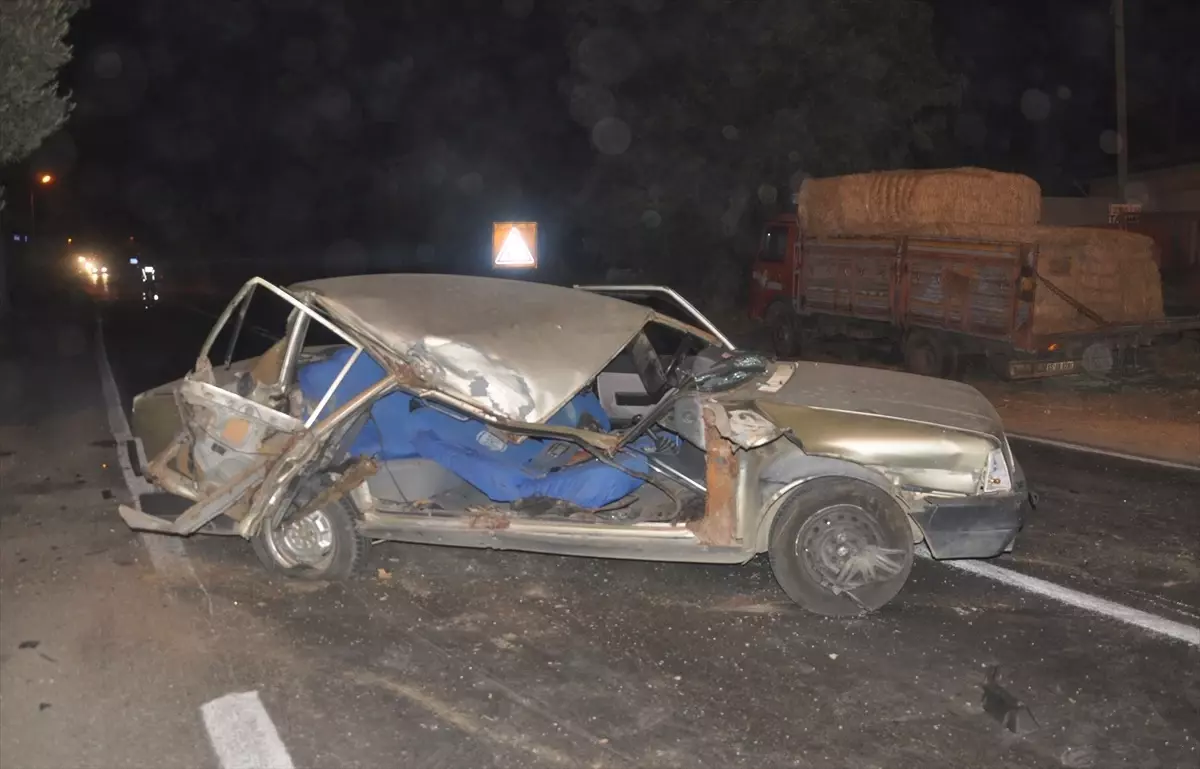 Ödemiş'te Otomobil ile Kamyon Çarpıştı: 1 Yaralı