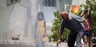 Karabağlar'da Patlayan Su Borusu İki Gündür Onarılmadı