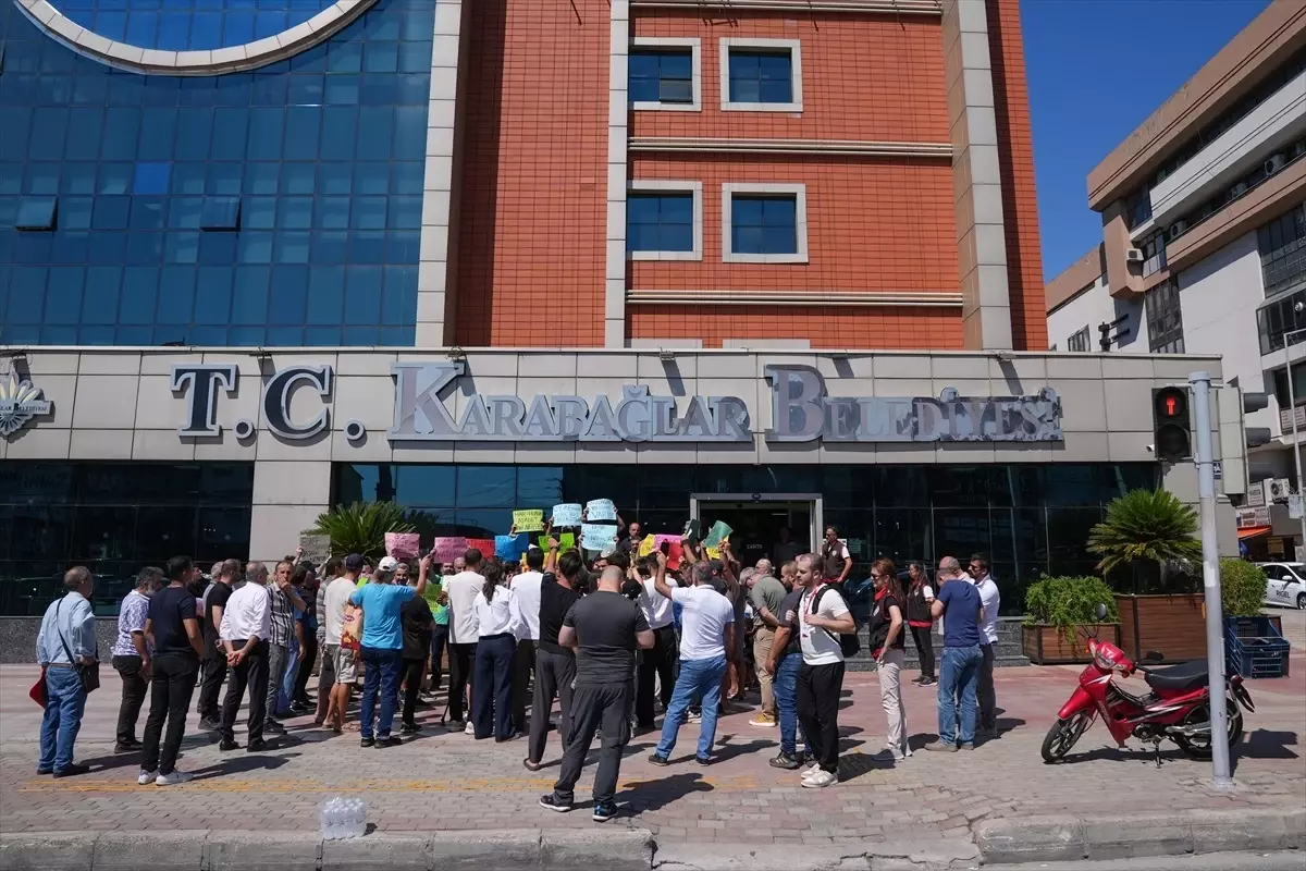 İzmir'de Pazarcılardan Belediyeye Usulsüz Katı Atık Bedeli İddiası