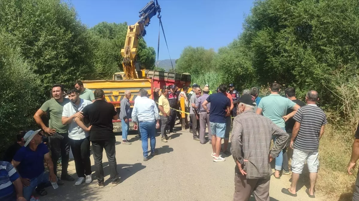 Ödemiş'te Traktör Devrildi, Sürücü Hayatını Kaybetti