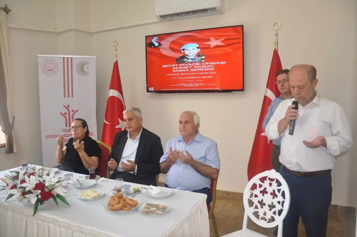 İzmir'de şehit annesi, oğlu anısına sergi açtı