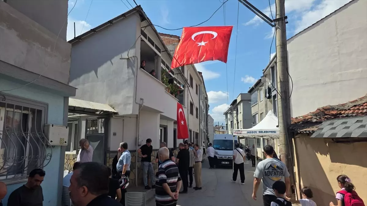 İzmir'de şehit olan emniyet müdürünün Bursa'daki babaevine şehadet haberi ulaştı