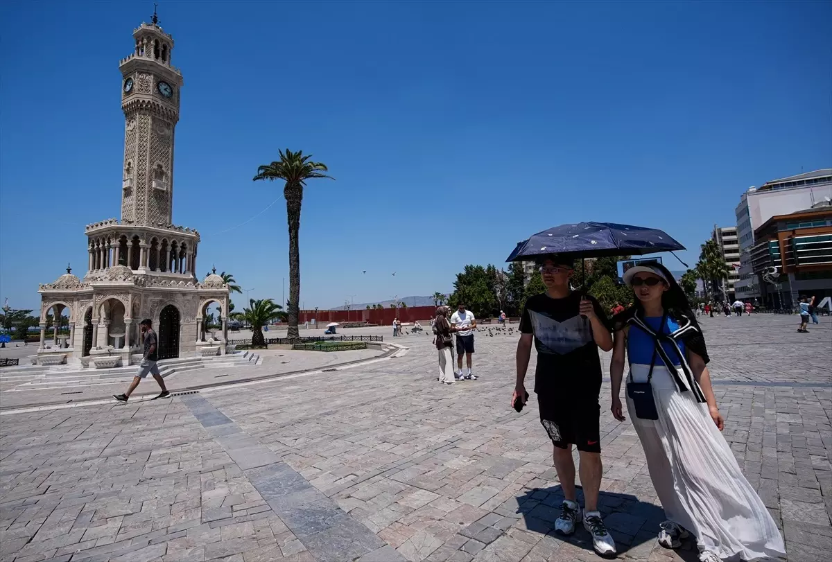 İzmir'de Fön Rüzgarları Sıcak Hava Etkisiyle Sakinleşiyor