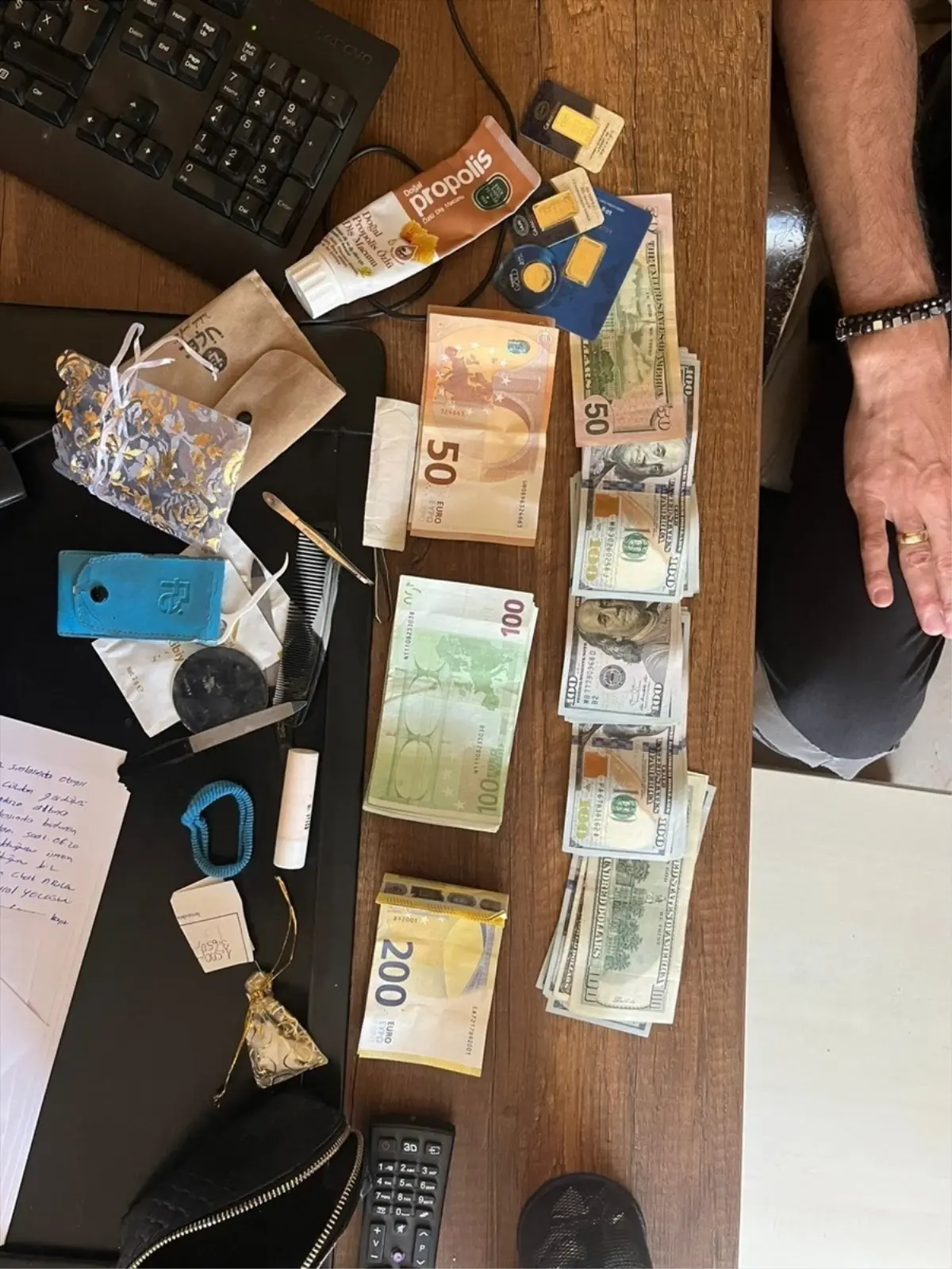 Temizlik Görevlisi, Tuvalette Bulduğu Cüzdanı Sahibine Ulaştırdı