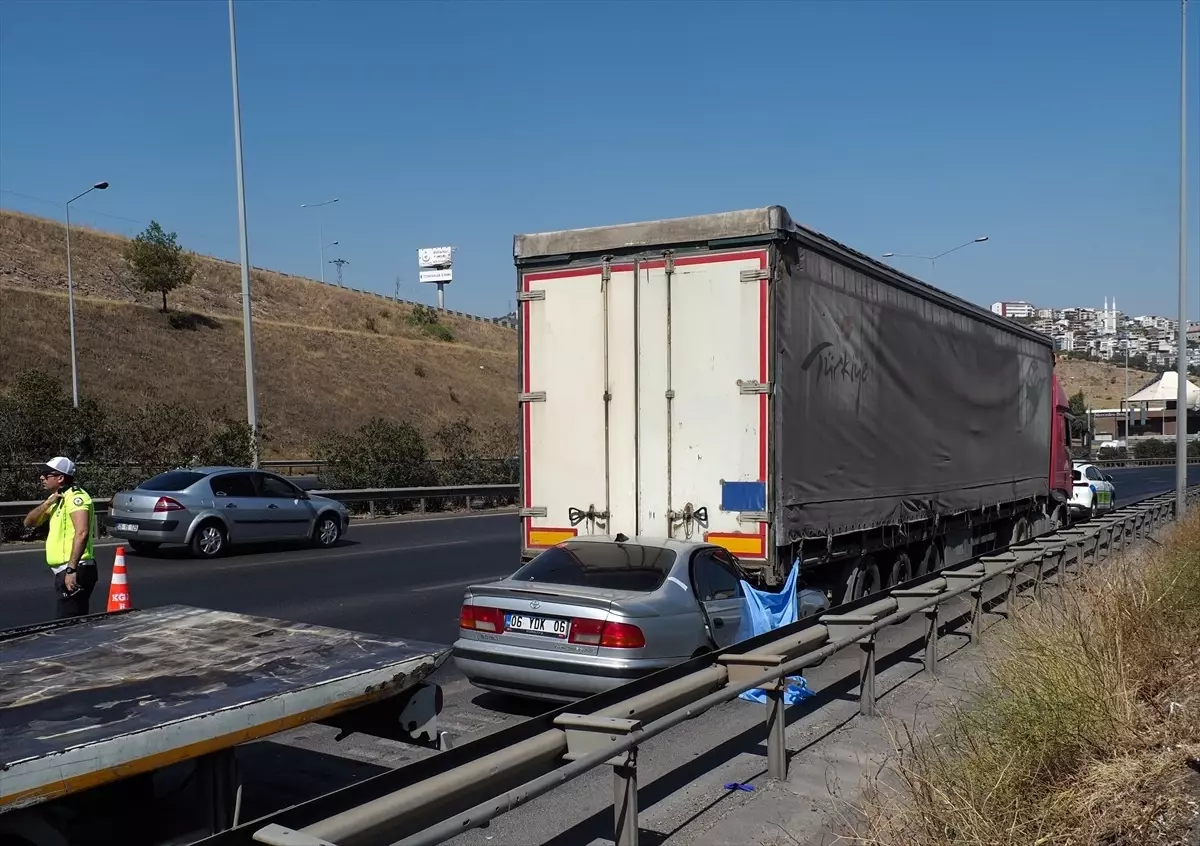 İzmir'de Trafik Kazası: 1 Ölü, 1 Ağır Yaralı