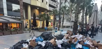 İzmir'de toplanmayan çöpler tepkilere neden oluyor
