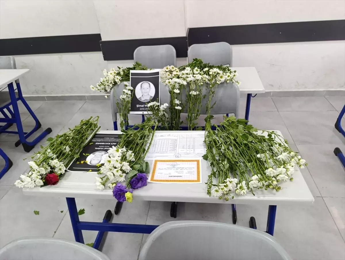 Trafik Kazasında Hayatını Kaybeden Öğrenci İçin Anma Töreni