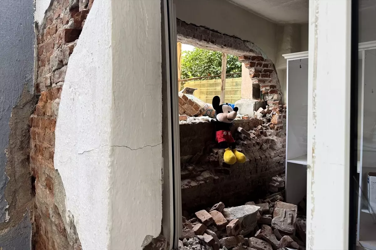 İzmir'de Tünel İnşaatı Sebebiyle Hasar Gören Evler İçin Mağdurlar İsyanda