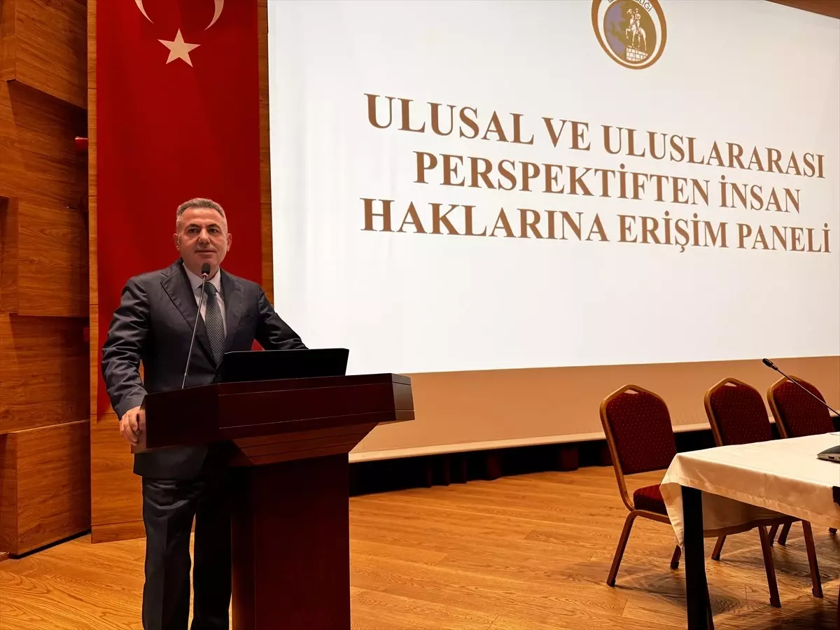 İzmir'de İnsan Haklarına Erişim Paneli Düzenlendi