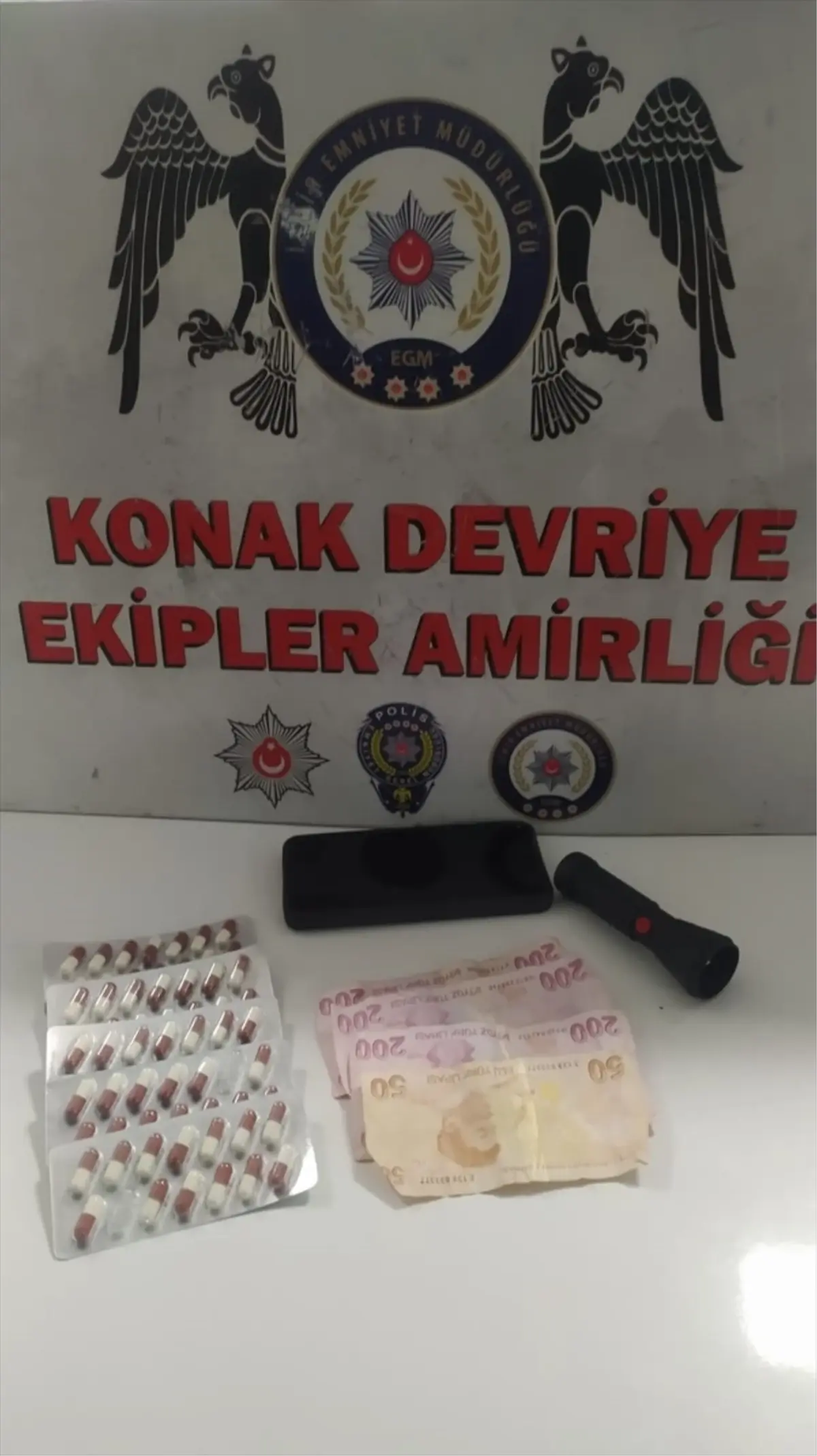 İzmir'de Uyuşturucu Operasyonu: 5 Gözaltı, 2 Tutuklama