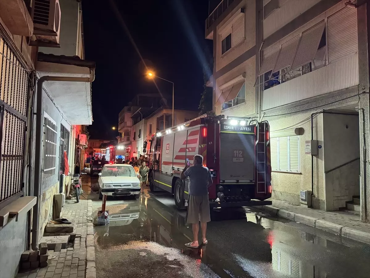 Çiğli'de Çıkan Yangın Evi Küle Çevirdi