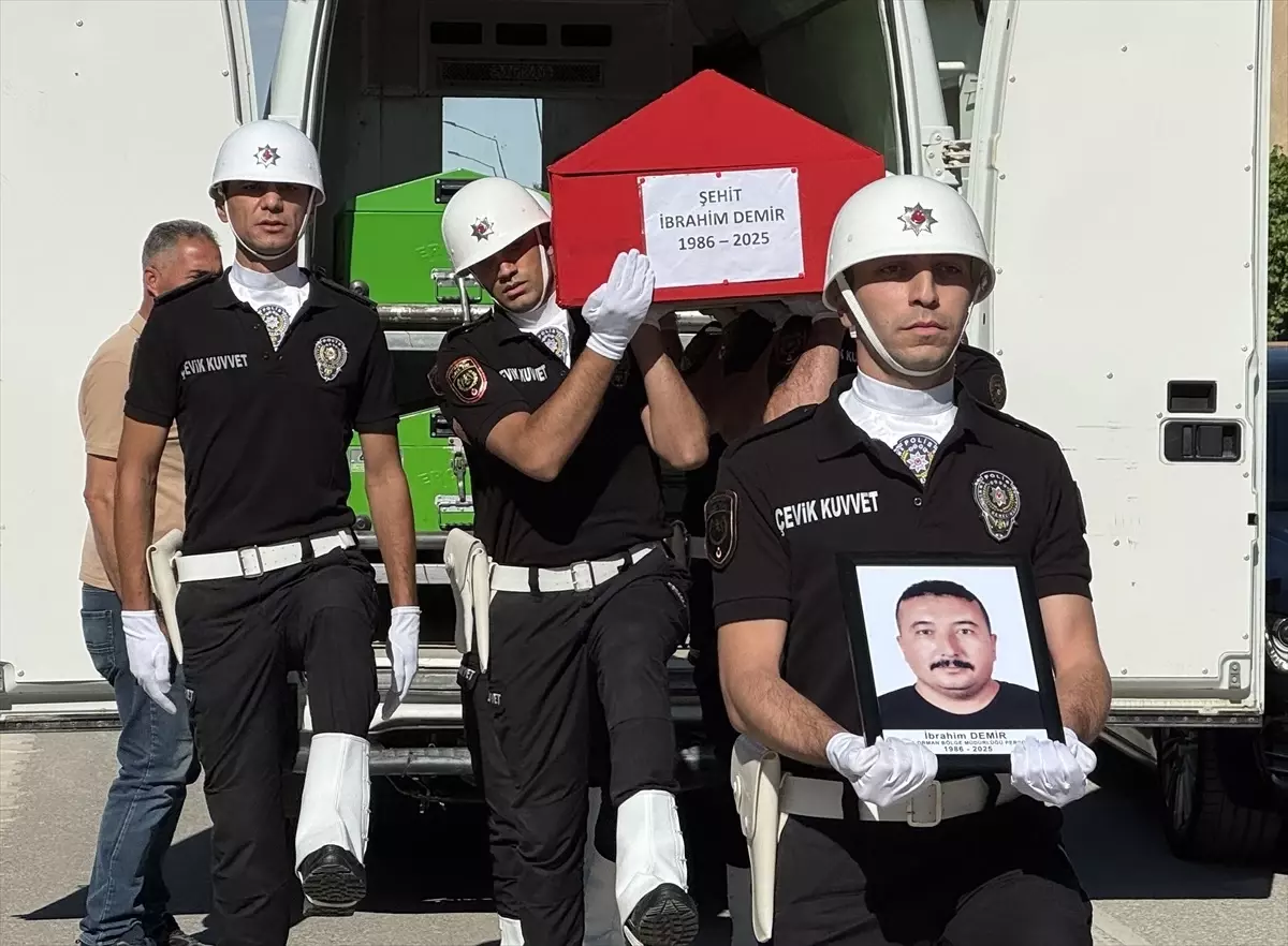 İzmir'deki orman yangınında şehit olan dozer operatörü İbrahim Demir'in cenazesi, Konya'da defnedildi