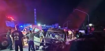 İzmir'de Trafik Kazaları: 1 Ölü, 15 Yaralı