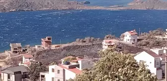 Dikili'de Yangın Paniği: 3 Bina Zarar Gördü