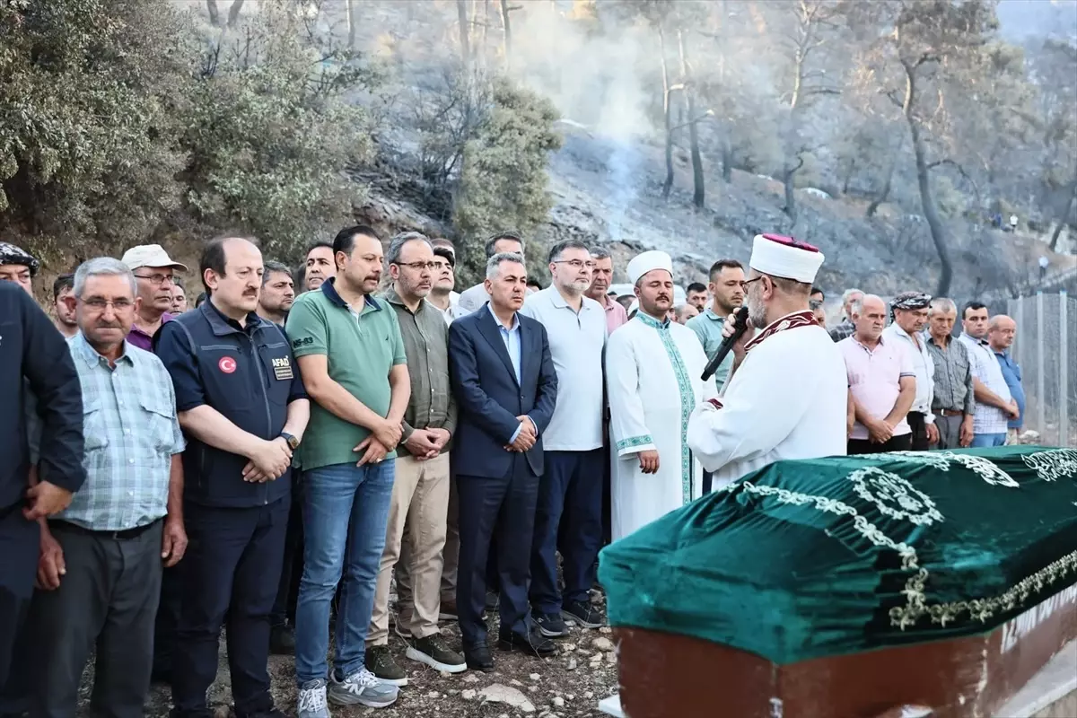 Ödemiş'teki Yangında Hayatını Kaybeden İbrahim Erkan Toprağa Verildi