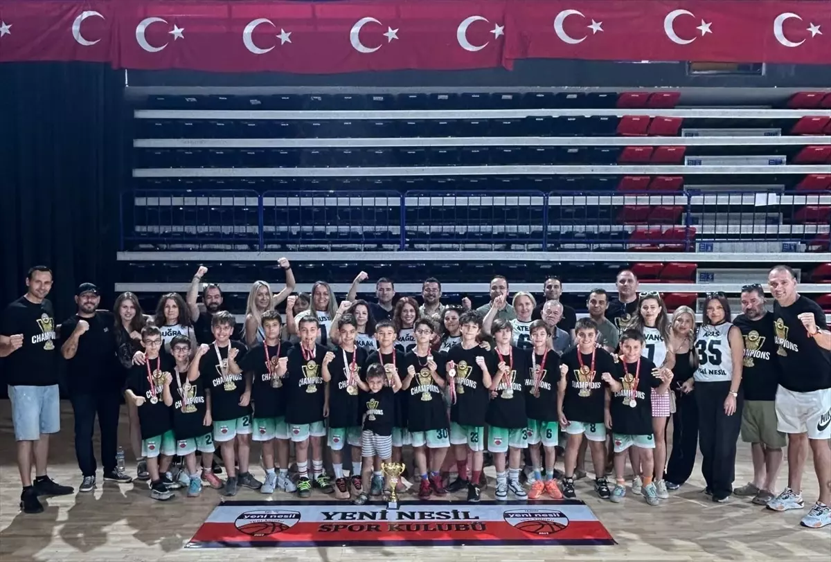 İzmir Yeni Nesil Spor Kulübü Basketbolda İki Şampiyonluk Elde Etti