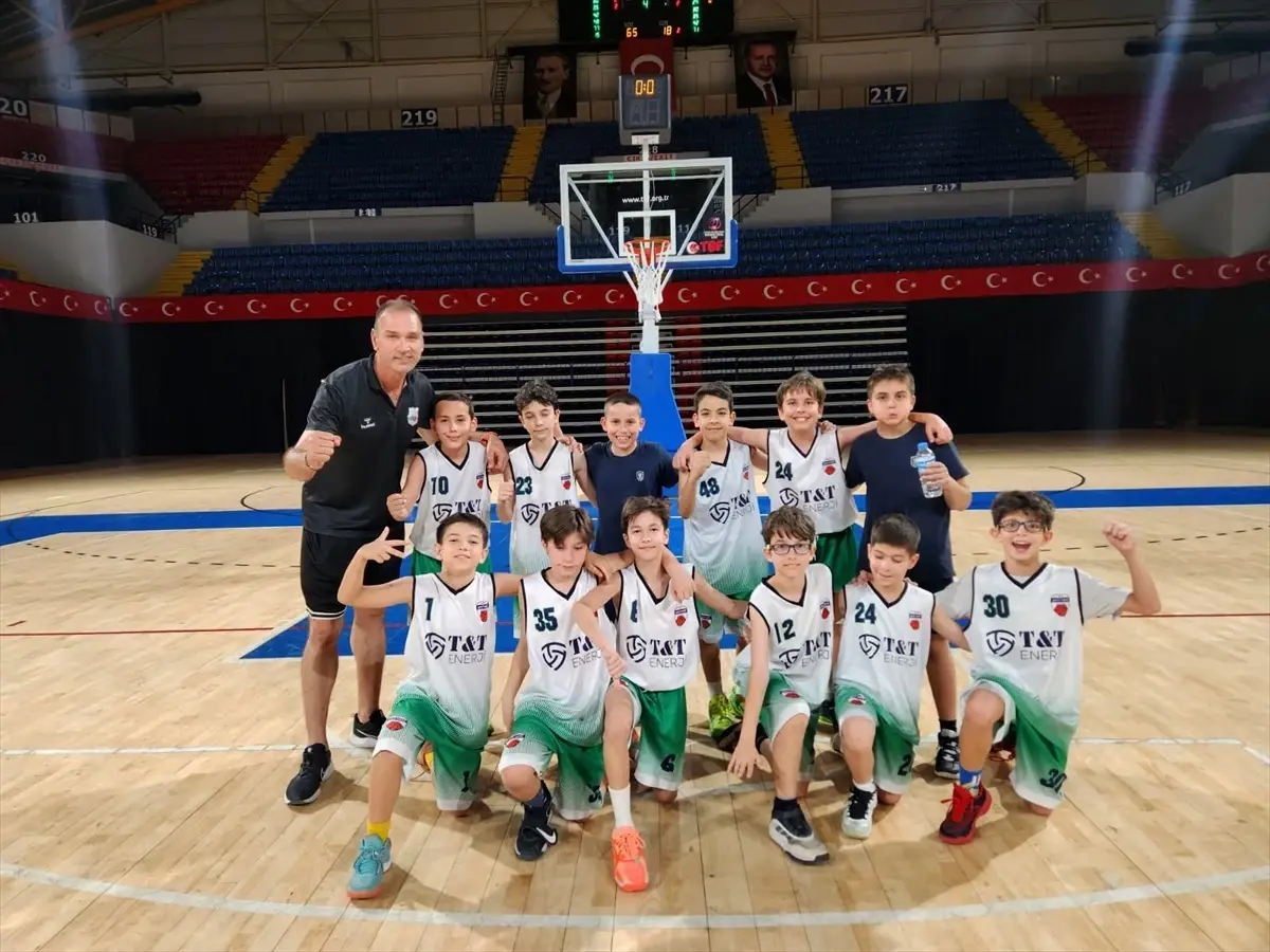 İzmir Yeni Nesil Spor Kulübü 11 Yaş Altı Erkek Takımı İl Birincisi Oldu