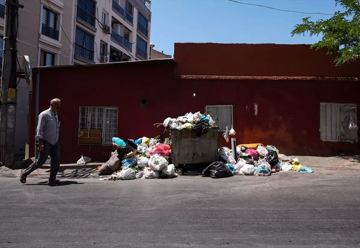 İzmir Konak'ta Çöp Krizi: Vatandaşlar İsyan Etti