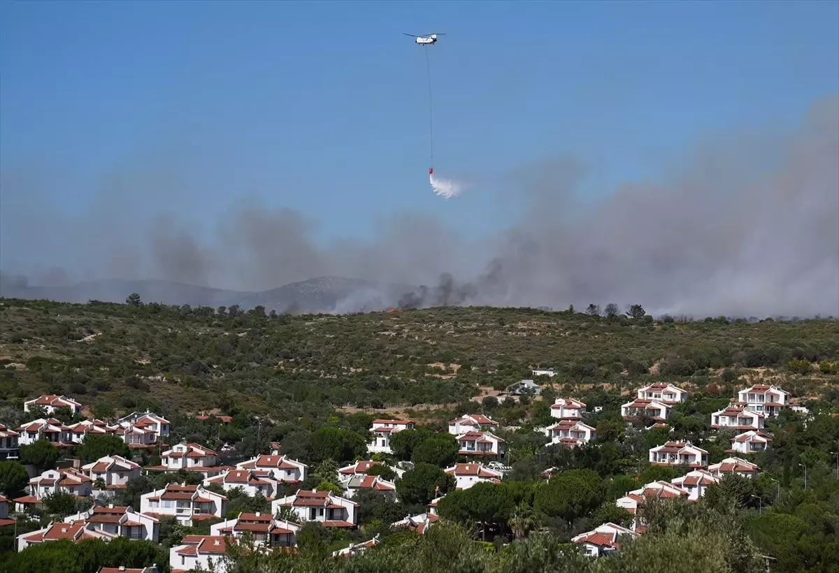 İzmir'de Yangın Nedeniyle 3 Mahalle Boşaltıldı