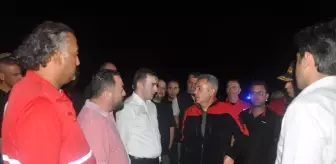 İzmir'de Orman Yangını: İki Mahalle Tahliye Edildi