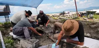 İznik'te bazilikanın çevresindeki mezarlıklar gün yüzüne çıkarılıyor