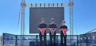 Jandarma Yüzme Takımı İtalya'da Gümüş Madalya Kazandı