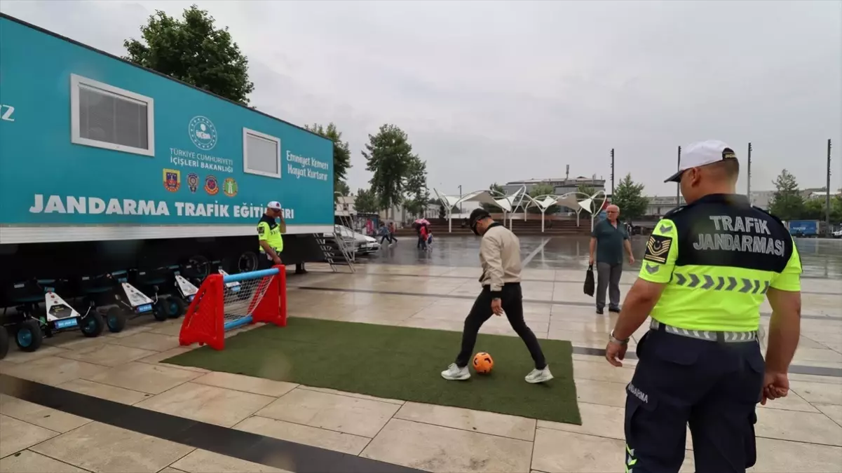 Sakarya'da Mobil Trafik Eğitim Tırı ile Uygulamalı Eğitim
