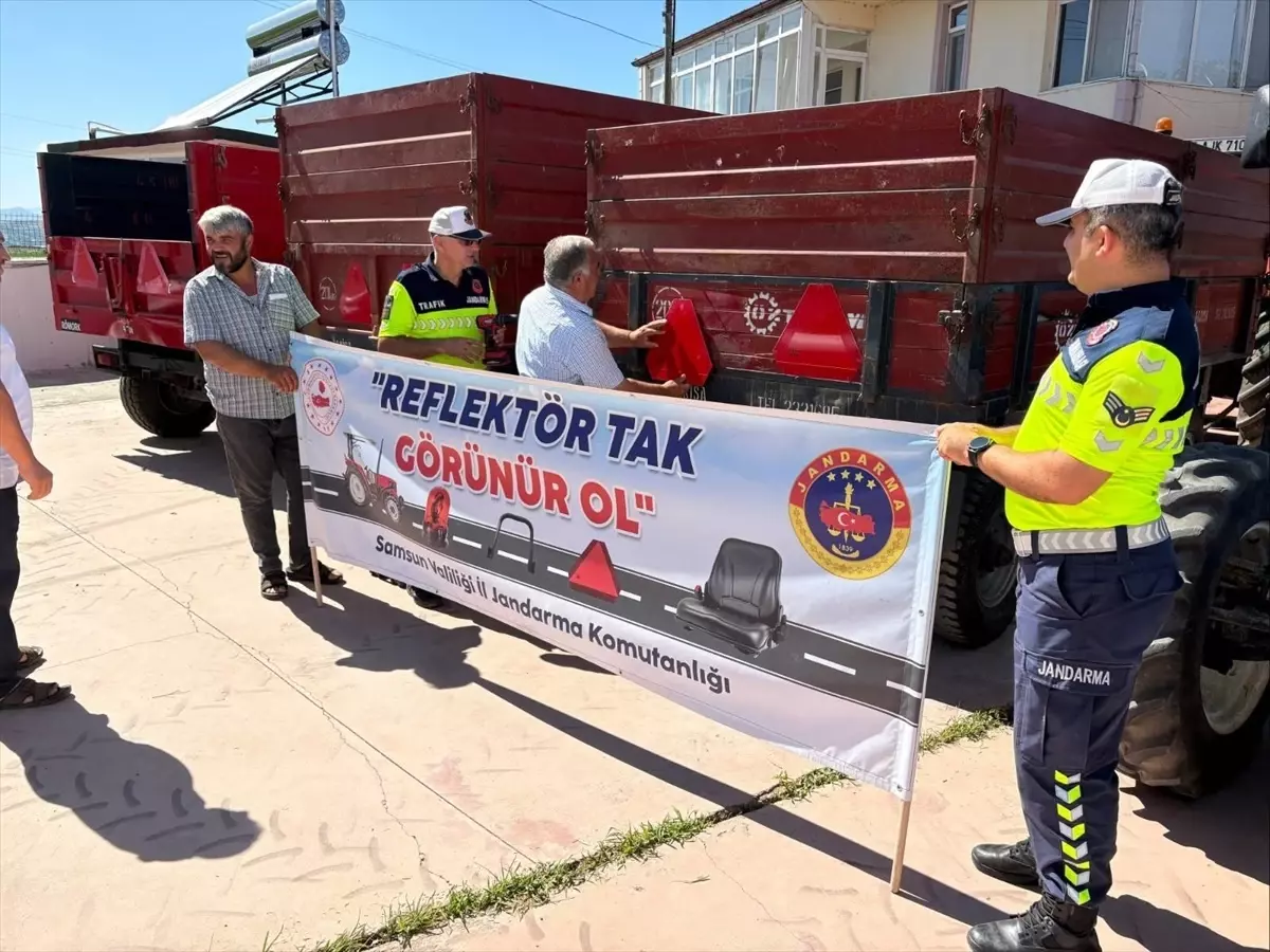 Traktör Sürücülerine 'Reflektör Tak, Görünür Ol' Eğitimi