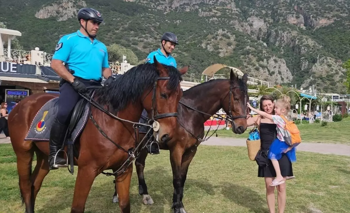 Fethiye Ölüdeniz'de Atlı Jandarma Ekipleri Göreve Başladı