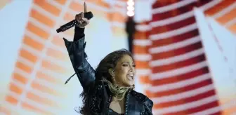 Jennifer Lopez İstanbul'da Hayranlarıyla Buluştu