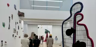 Nilbar Güreş'in İlk Kurumsal Solo Sergisi 'Kadife Bakış' Açılıyor