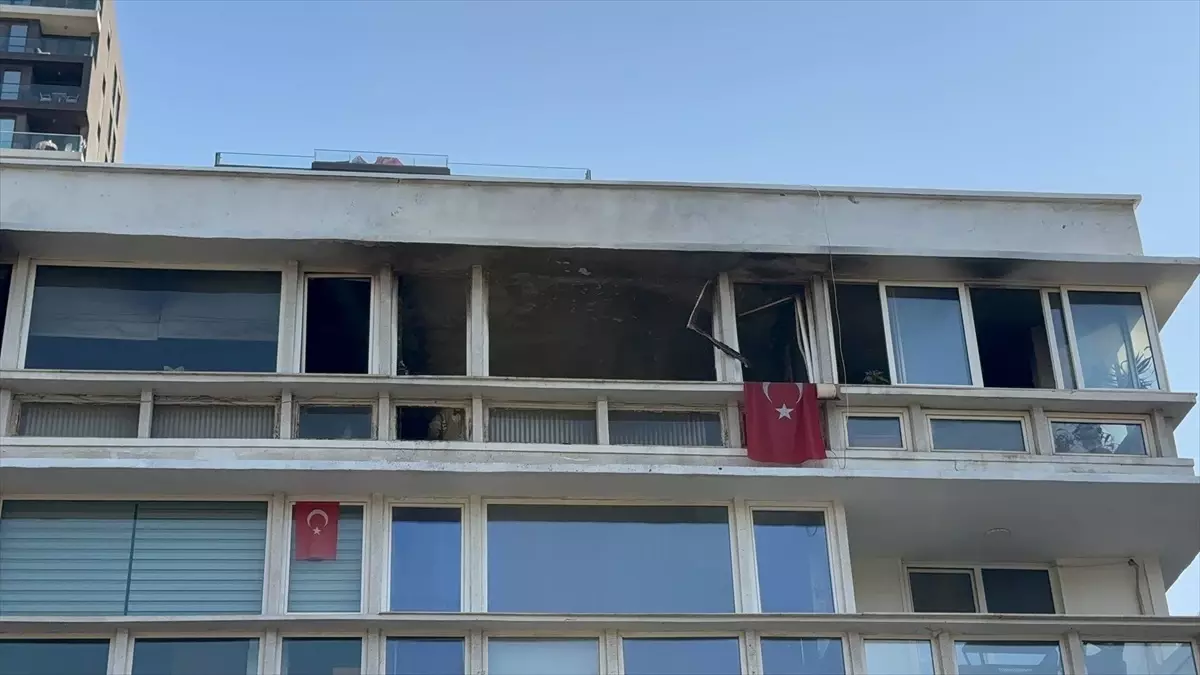 Kadıköy'de Yangın: İtfaiye Müdahale Etti