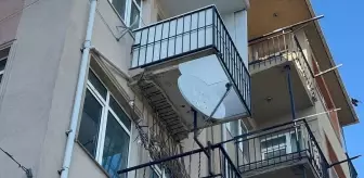 Kadıköy'de 5 Katlı Binanın Balkonu Çöktü