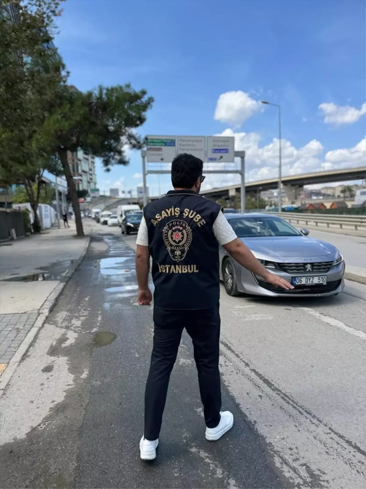 Kadıköy'de Okul Çevresinde Denetim: 2 Şüpheli Gözaltına Alındı