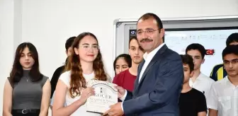 Başarılı Öğrencilere Altın Hediyesi