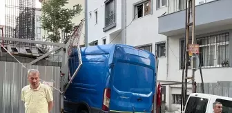 Freni Boşalan Panelvan Yokuş Aşağı Kontrolden Çıktı