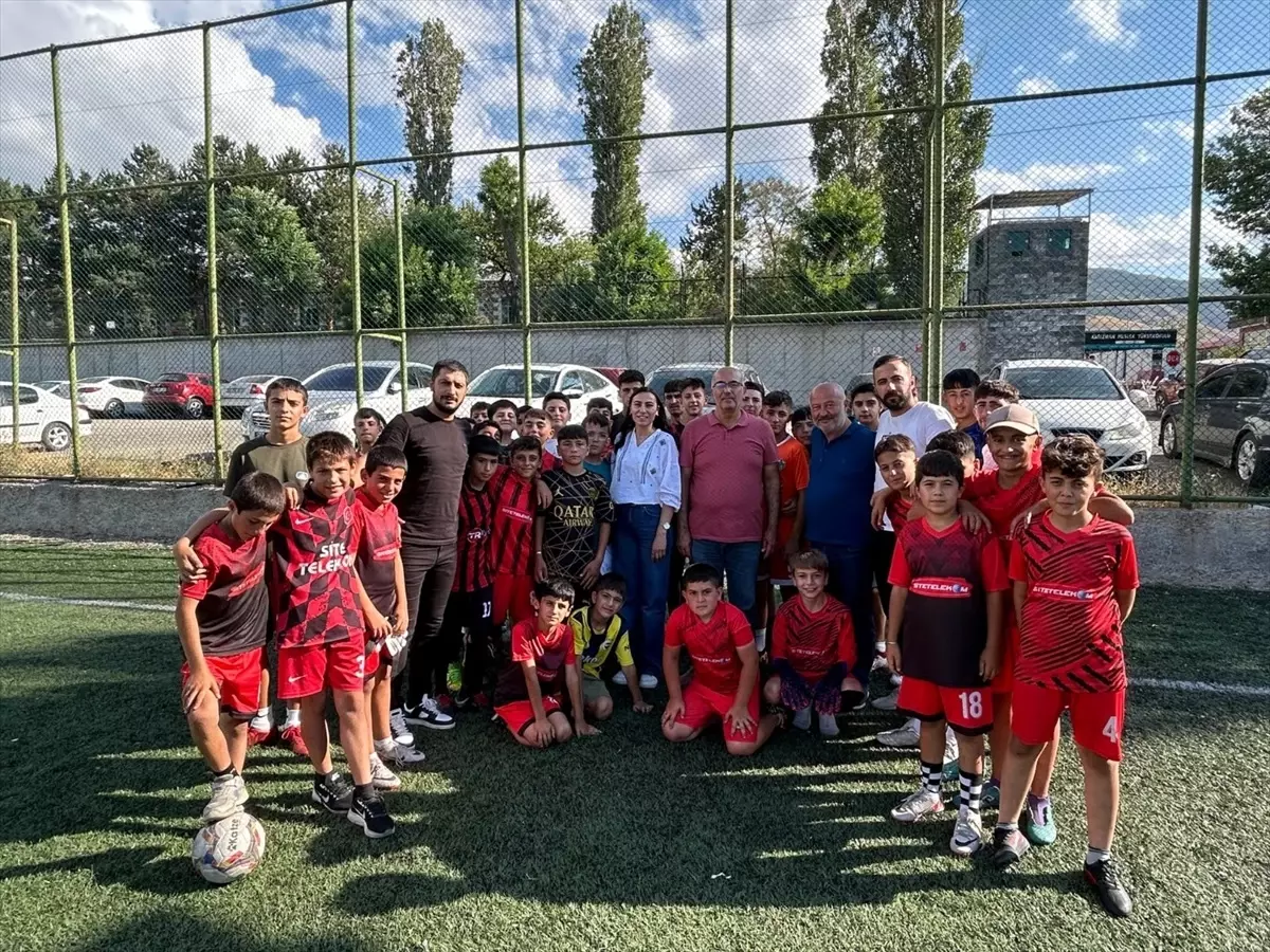 Kağızman Halk Eğitim Merkezi'nden Sporculara Malzeme Desteği