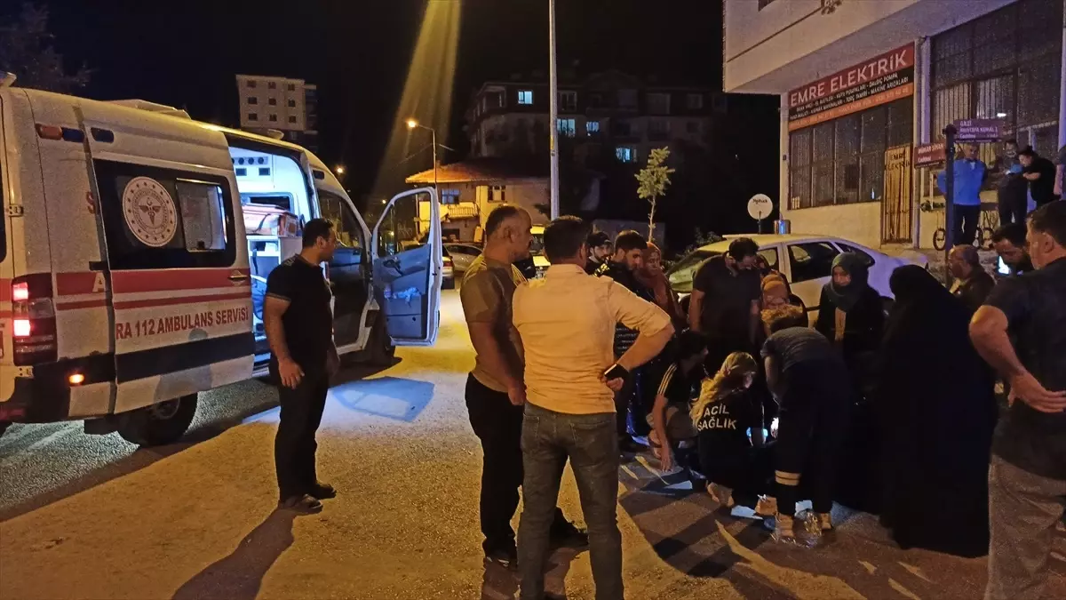 Kahramankazan'da Otomobil Motosiklete Çarptı: 3 Yaralı