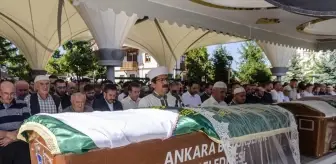 Kahramankazan'da trafik kazasında hayatını kaybedenler toprağa verildi