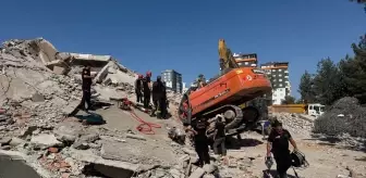 Kahramanmaraş'ta Yıkım Sırasında İş Makinesi Operatörü Hayatını Kaybetti