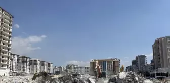 Kahramanmaraş'ta Depremzedeler İçin Bina Yıkım Çalışmaları Devam Ediyor
