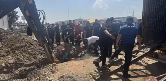 Kahramanmaraş'ta Toprak Kayması: Operatör Göçük Altından Kurtarıldı