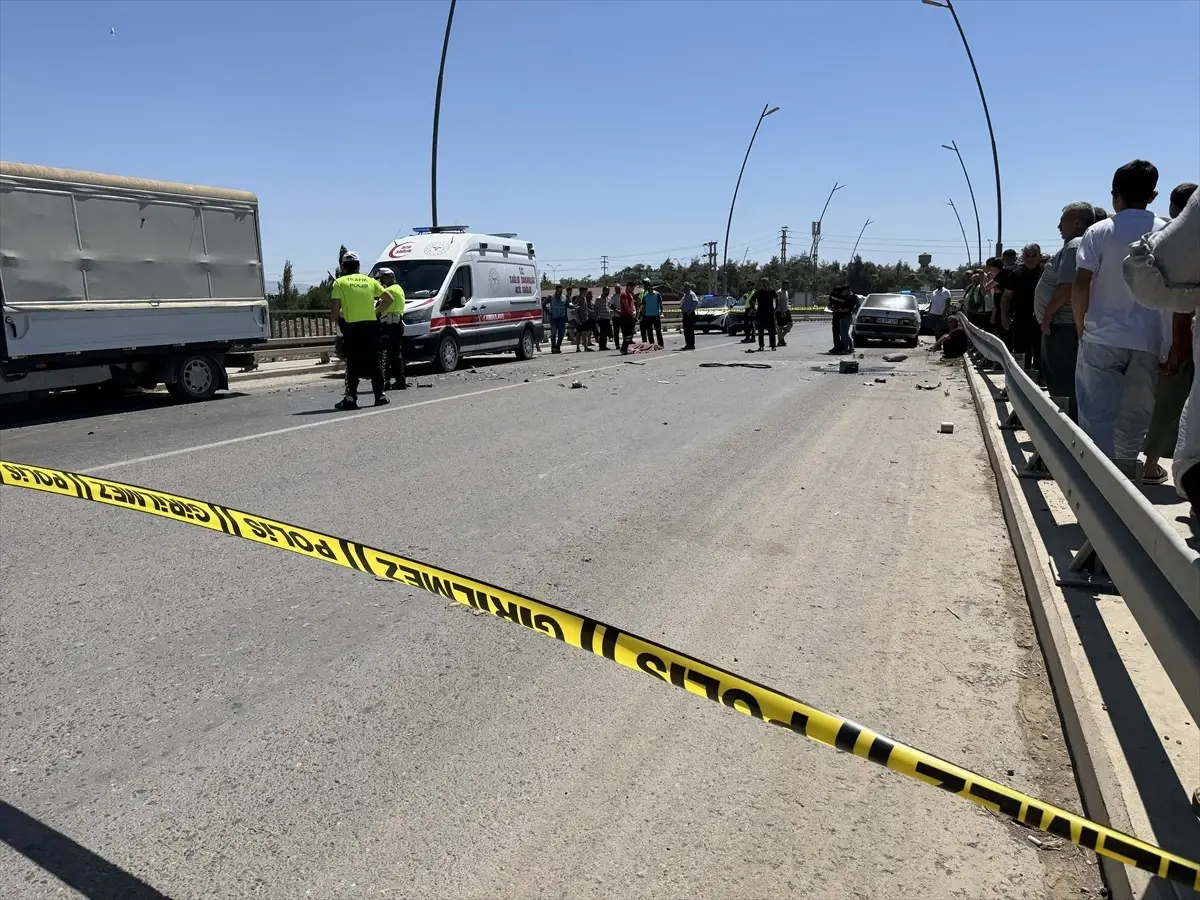 Kahramanmaraş'ta Trafik Kazası: 1 Ölü, 2 Yaralı