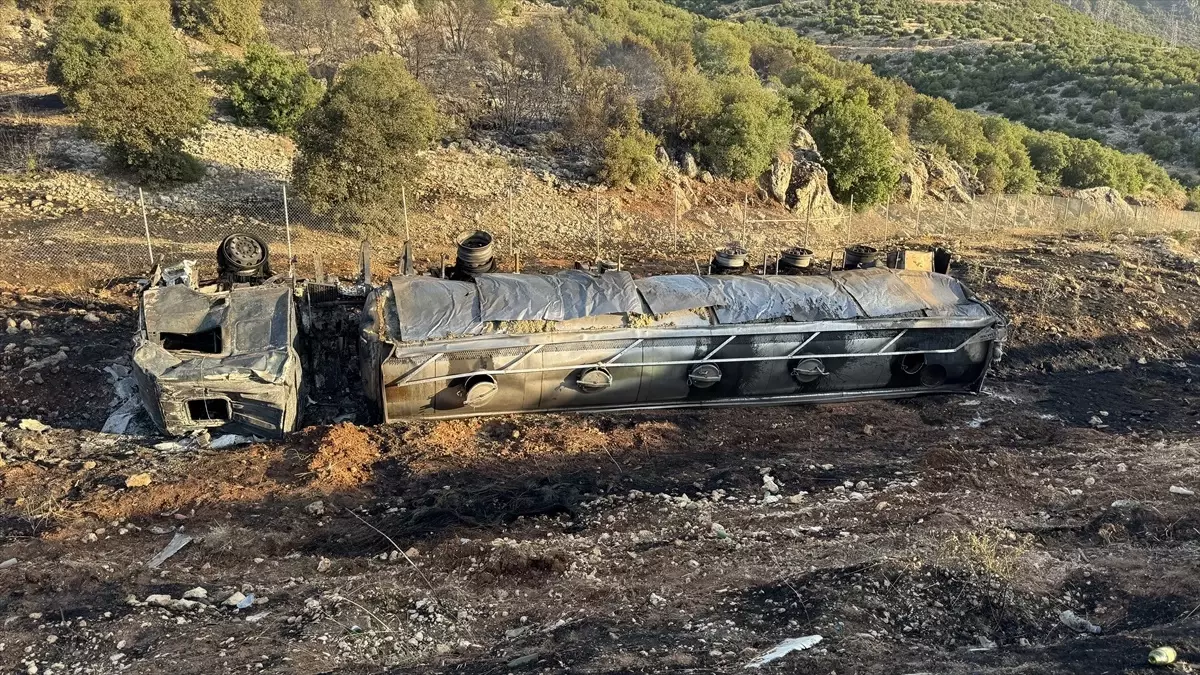 Kahramanmaraş'ta Bitkisel Yağ Yüklü Tır Devrildi, Yangın Söndürüldü
