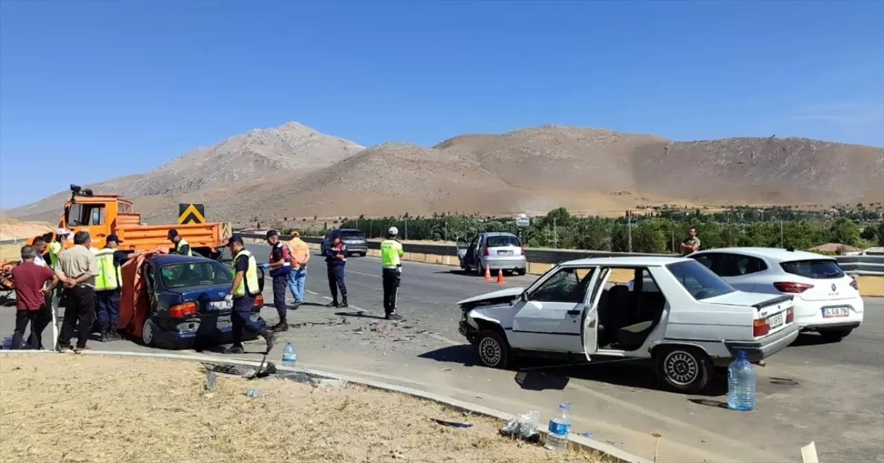 Kahramanmaraş'ta Zincirleme Trafik Kazası: 1 Ölü, 8 Yaralı