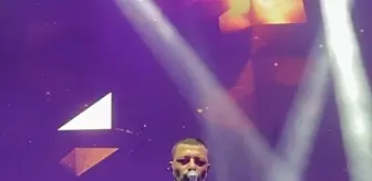 Kahramanmaraş'ta Uluslararası Geleneksel Ağustos Fuarı'nda Mehmet Erdem Konser Verdi