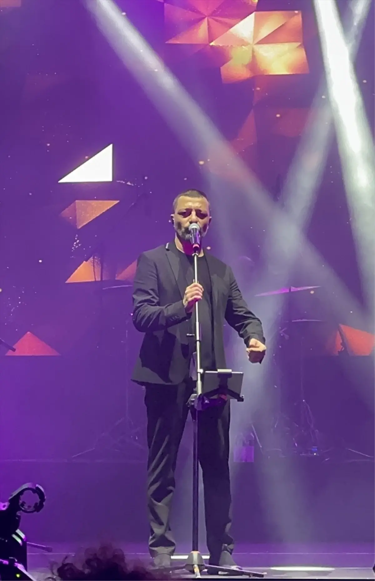 Kahramanmaraş'ta Uluslararası Geleneksel Ağustos Fuarı'nda Mehmet Erdem Konser Verdi