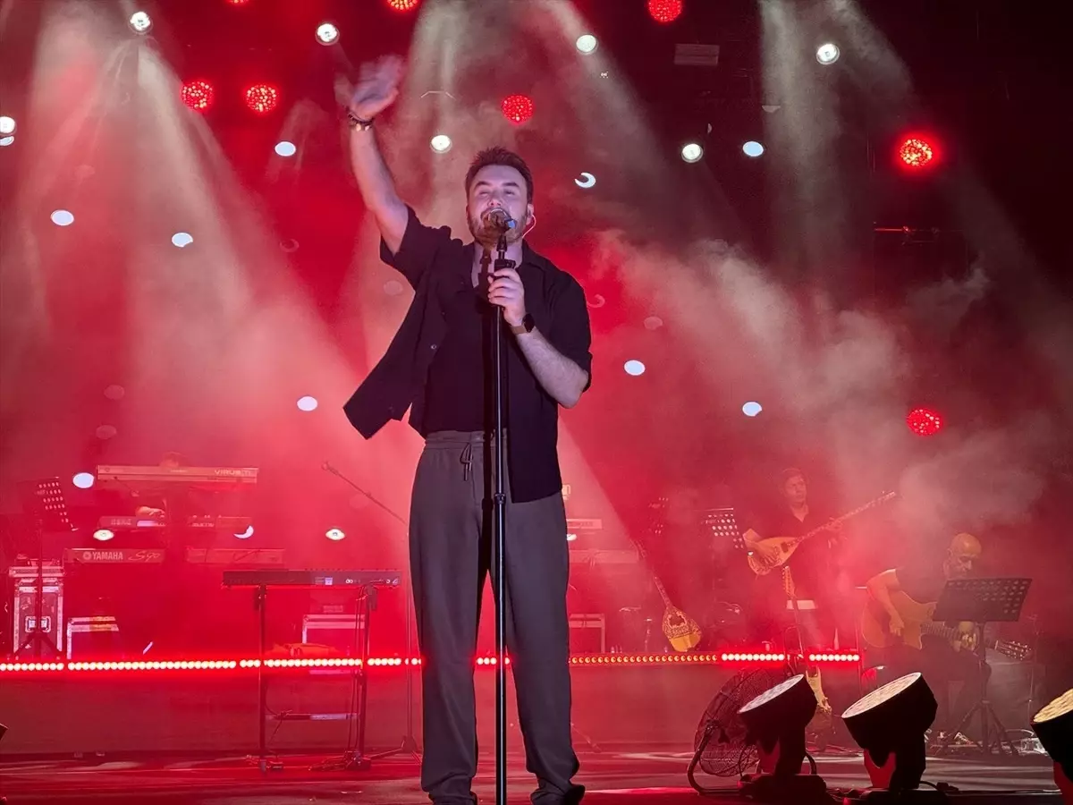 Mustafa Ceceli, Kahramanmaraş Fuarı'nda Konser Verdi